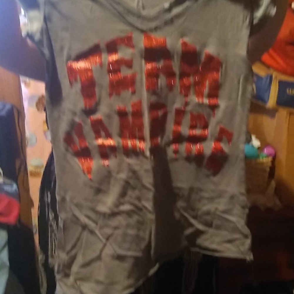 Tee shirt
